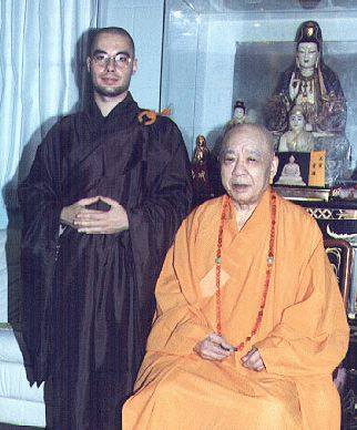 Maestro Ben Diez junto al maestro Zhìdìng (1917–2003), discípulo directo del venerable Xūyún