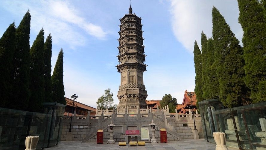 Pagoda del monasterio Bǎilín en la provincia de Hebei (China)